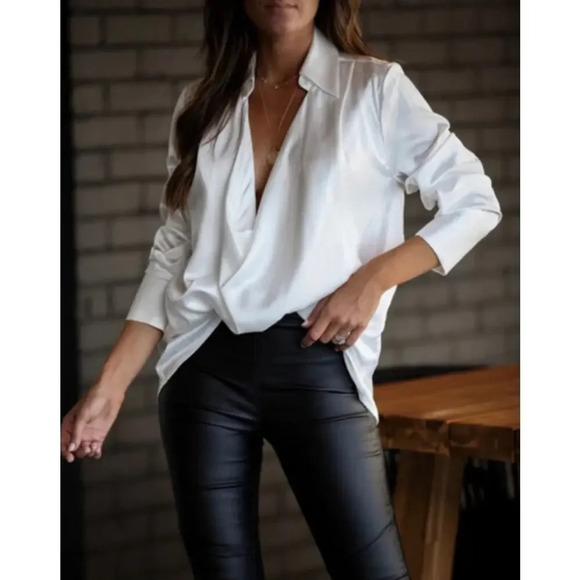 NWT Olia Women's‎ Size Small White Satin Collared Drape Blouse - Picture 1 of 8